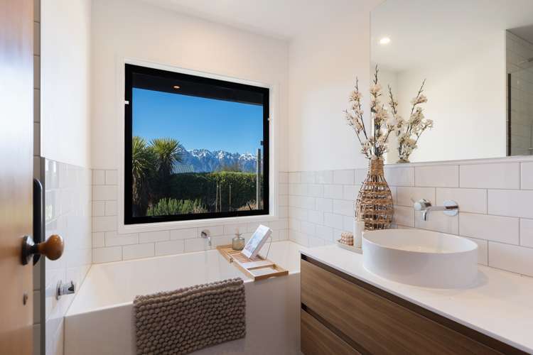 29 Greenstone Place Fernhill/Sunshine Bay_18