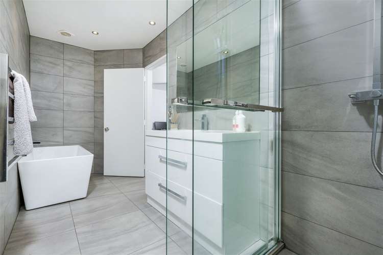 14 Caversham Drive Torbay_12