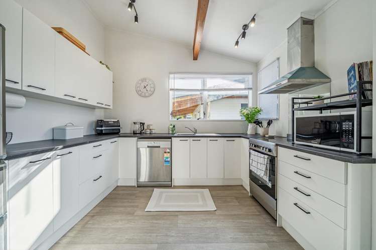 84 Pasadena Crescent Totara Park_7