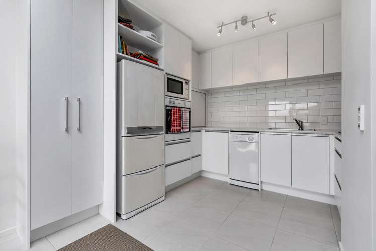 1f/86a Rockfield Road Penrose_3