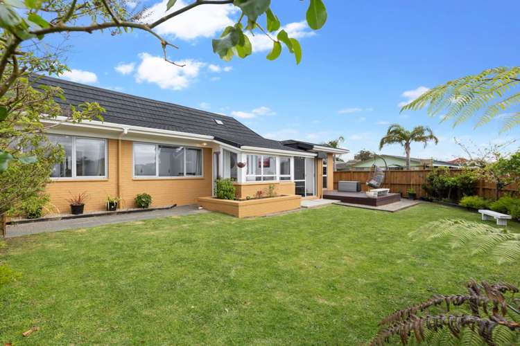 2/15 Vivian Wilson Drive Eastern Beach_6