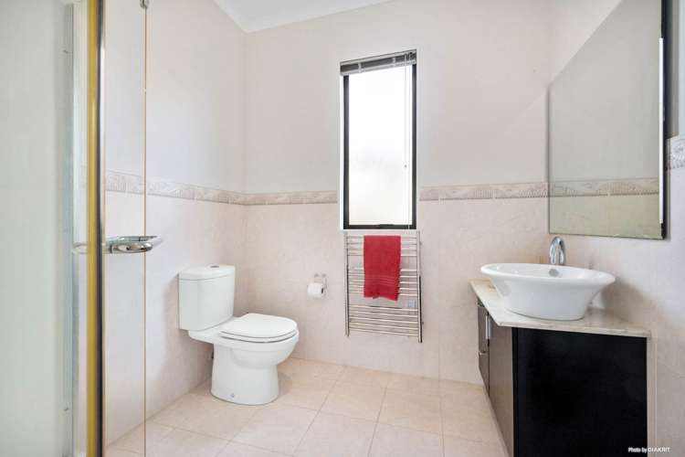 2/18 Limmer Place Browns Bay_13