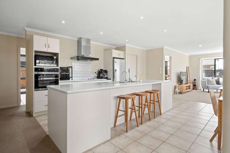 2 Lavenham Place Rototuna North_1