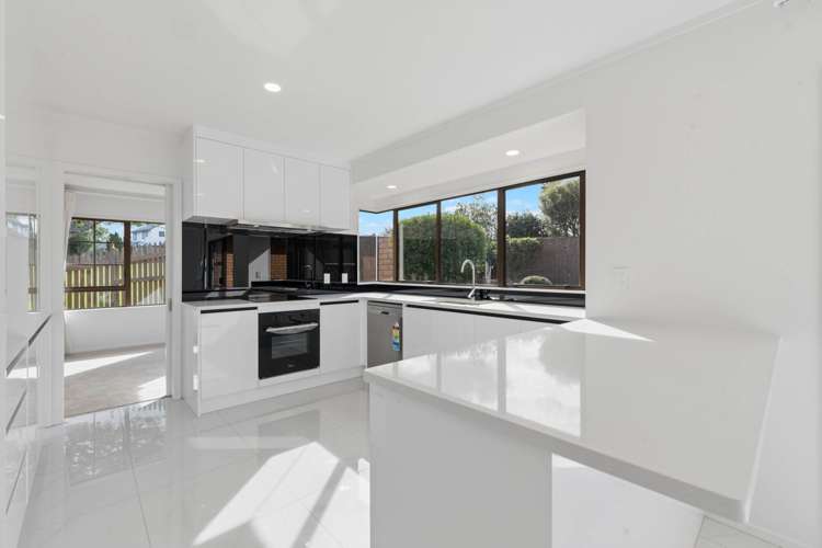 73 Mirrabooka Avenue Botany Downs_11