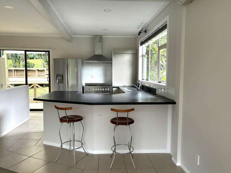 211 Laingholm Drive Laingholm_6