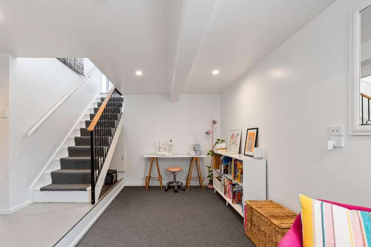 19 Kererū Bend Tawa_11