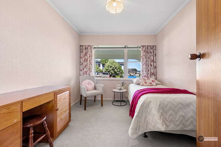 7 Earlston Grove Avalon_13