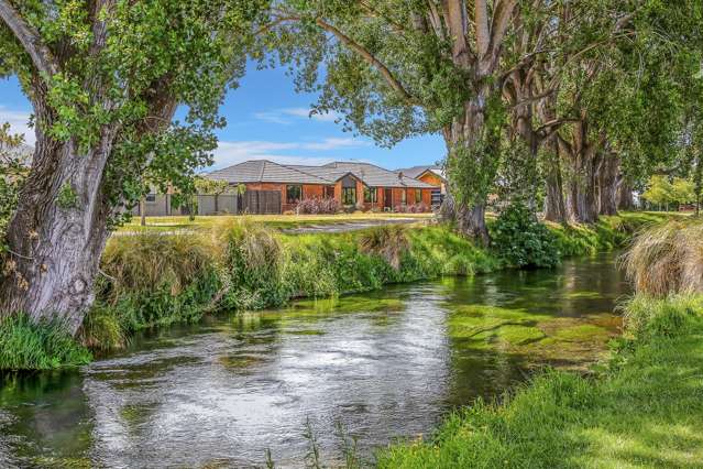 Private riverside living in popular Silverstream