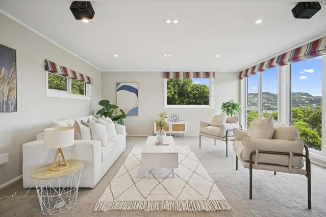 SUNNY NGAIO GEM WITH LOVELY VIEWS