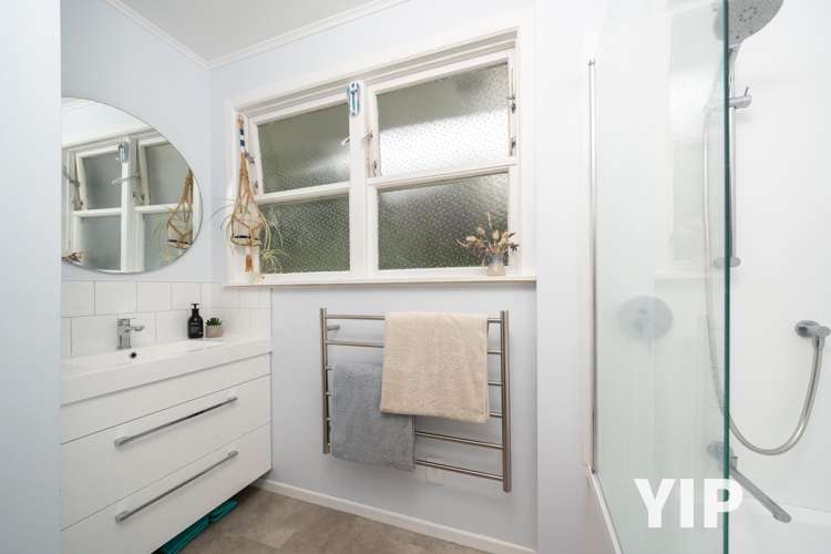 7 Catherine Crescent Paparangi_11