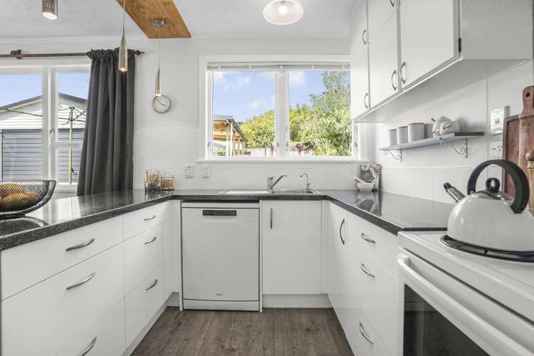 38 Momona Street Wainuiomata_7