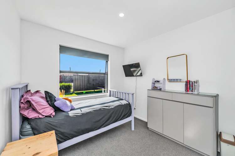 197 Faringdon Boulevard Rolleston_16