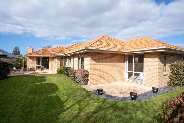 8 Bayliss Close Northwood_32