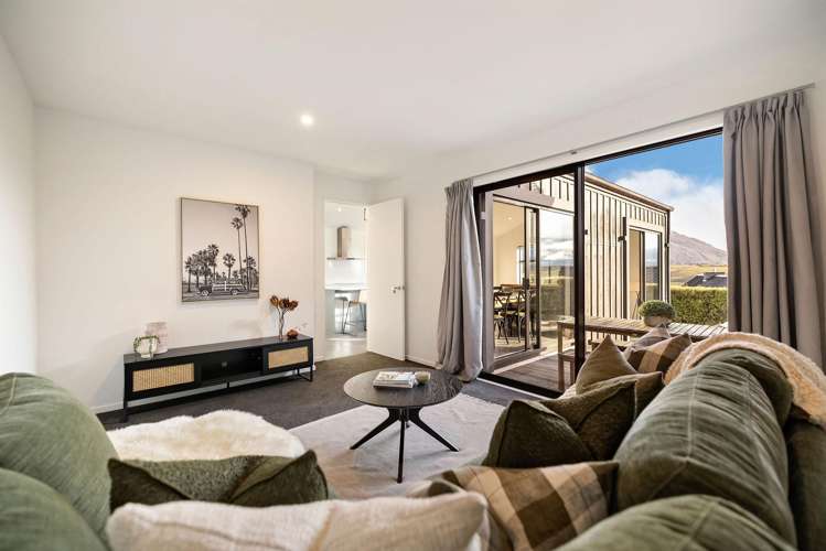13 Falconer Rise Jacks Point_11