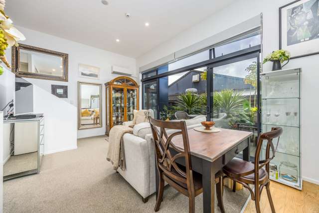 2/8 Thompson Park Road Mount Wellington_4