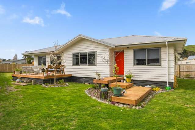 Near new. Modern living. Central convenience.