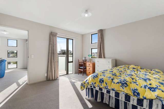 2f/86a Rockfield Road Penrose_3