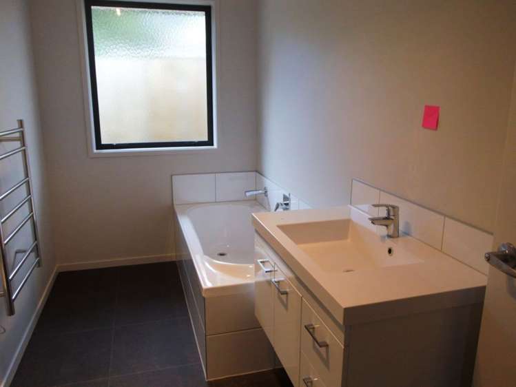 4 Austen Way Hairini_9