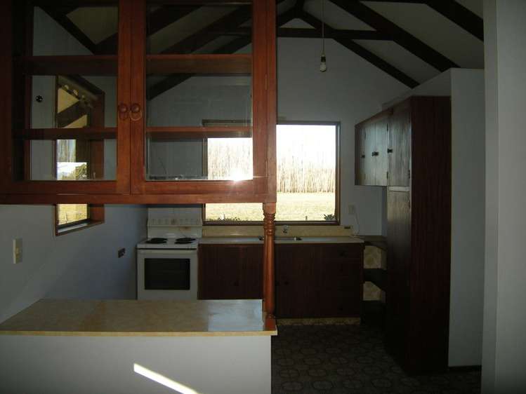 347 Lake Road South Leeston_10