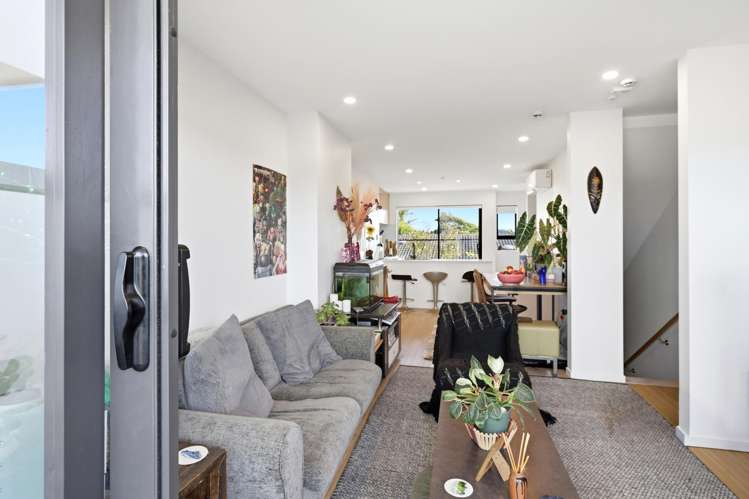 8/35 Centreway Road Orewa_26