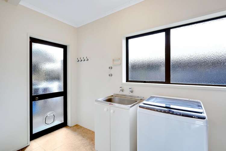 260 Shakespeare Street 11373_10
