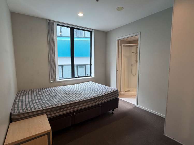 402/36 Eden Crescent_5