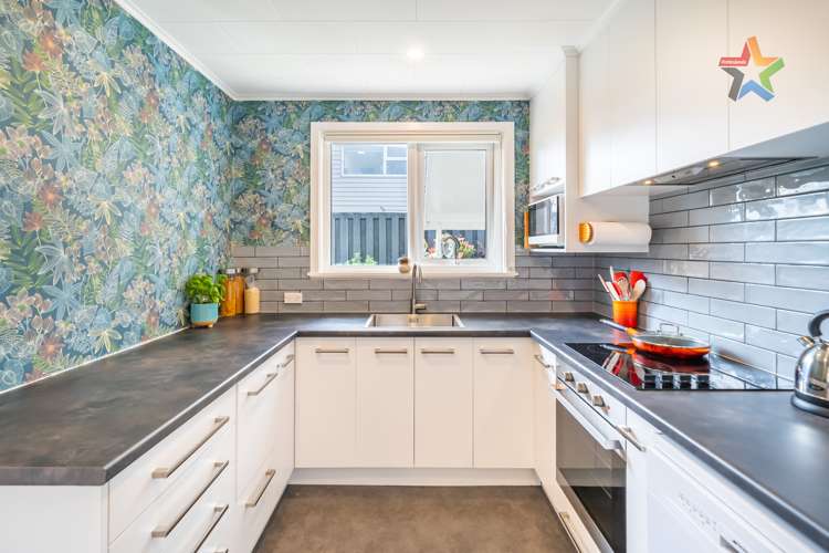 63 Gurney Road Kelson_8