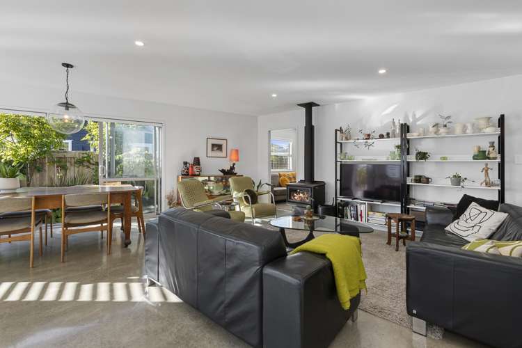 6 Kahuparere Crescent Pyes Pa_9