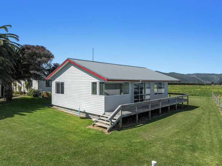 7 Rawinia Place Te Kaha_1