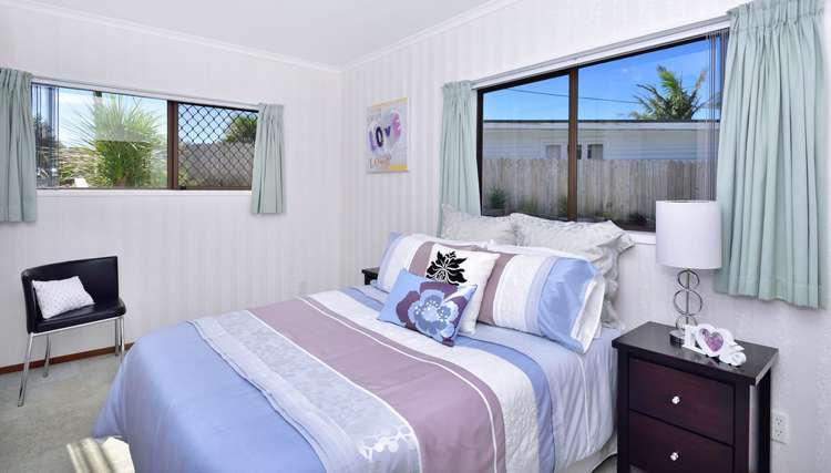 27a Roberts Road Matakatia_12