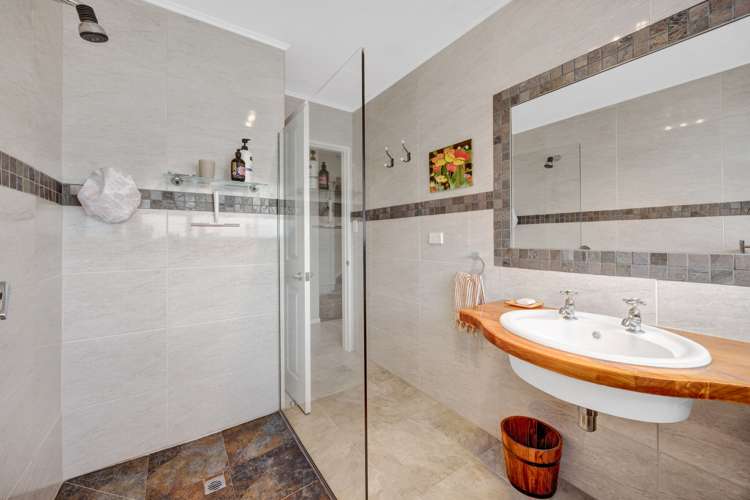 9 Elizabeth Grove Stratford_40