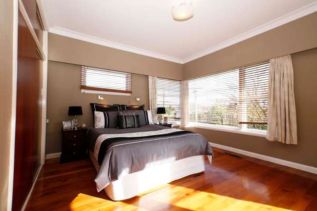 Sunny Family pet friendly home with an Avo tree