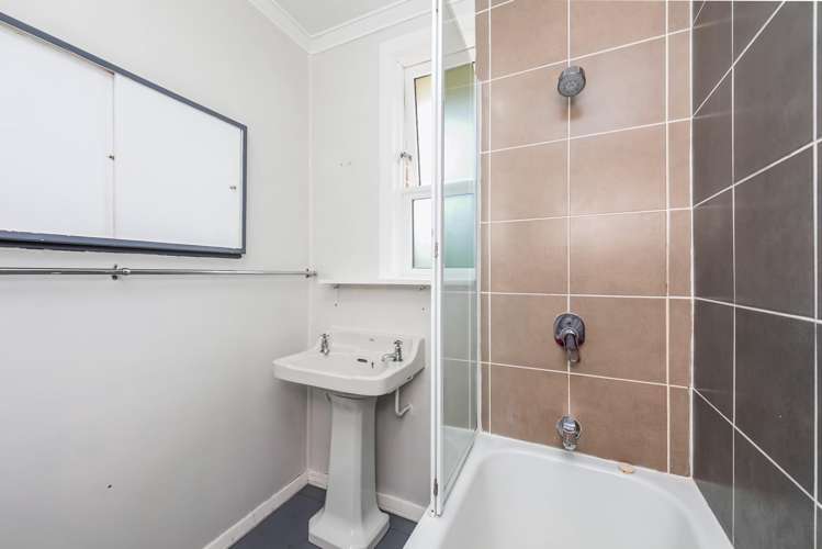 28 Henry Street Upper Hutt Central_11