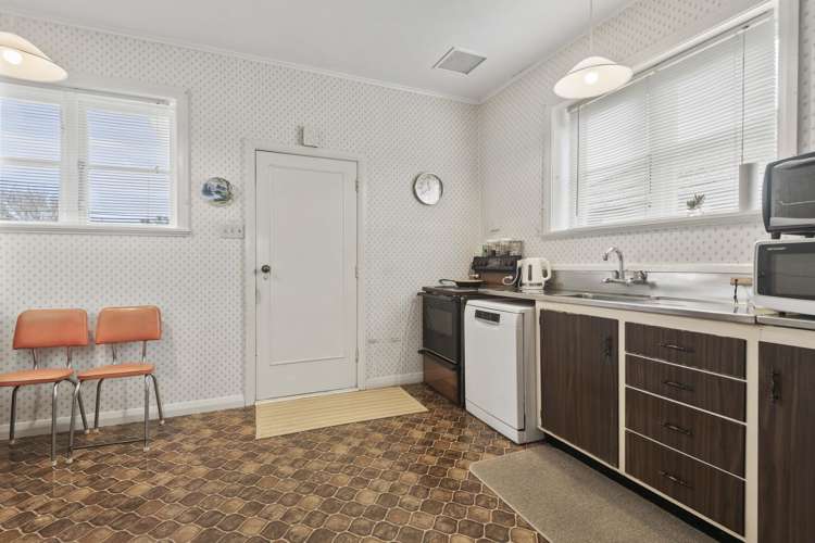 112 Savage Crescent West End_5