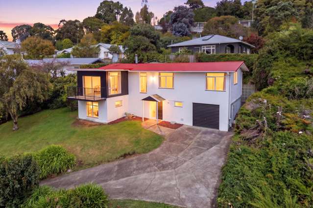 SPACE, SUN AND VALLEY VIEWS ON DURIE HILL