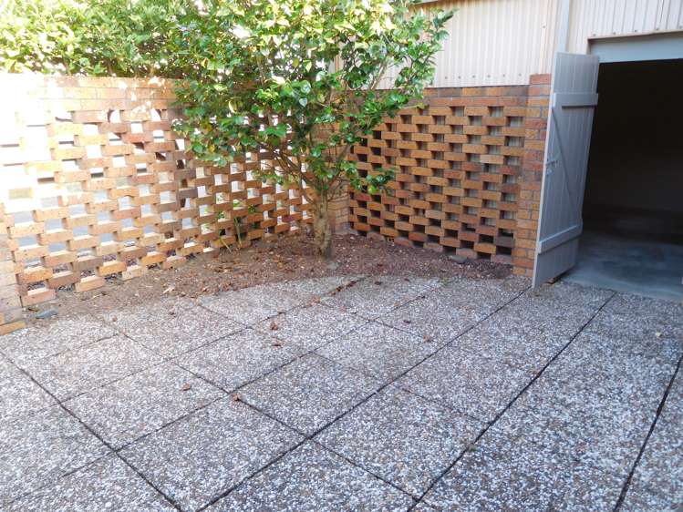 2/50 Kitchener Road Milford_3