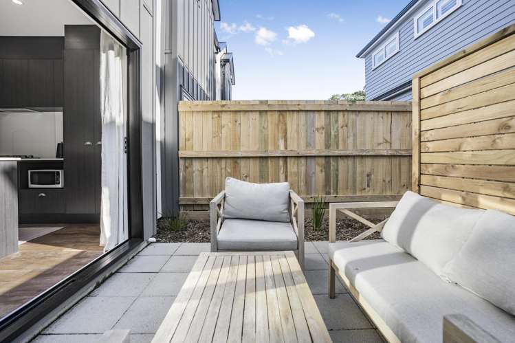 3/62 Queens Grove Hutt Central_17