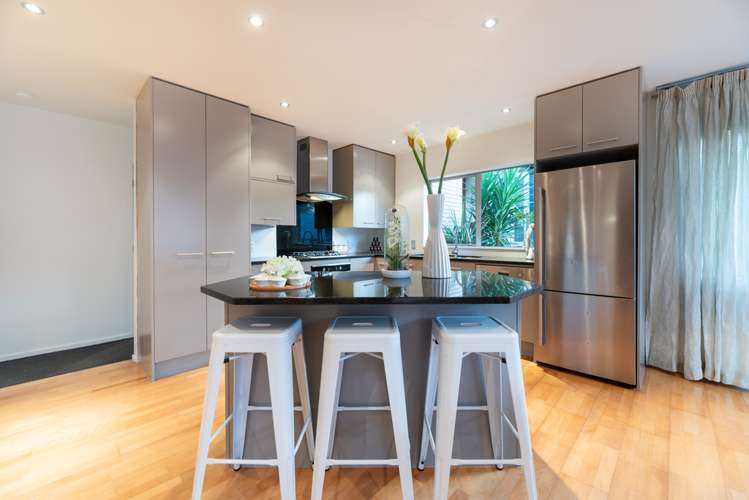 13 Frenz Drive Titirangi_16