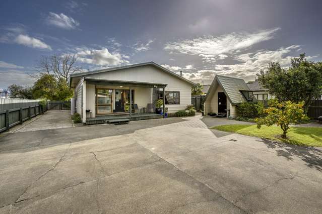Huge section, huge garaging, huge opportunity