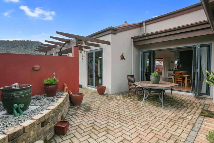 13 Edward Payton Grove Pukehangi_16