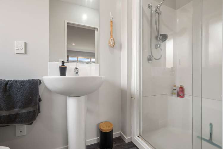 592 Madras Street Saint Albans_11