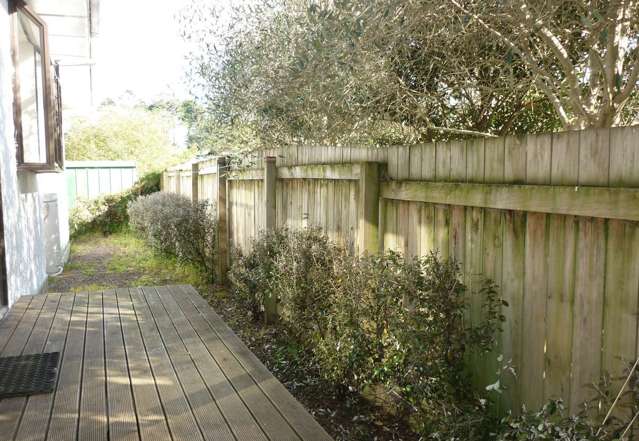 A/8 Serjeant Street Henderson_2