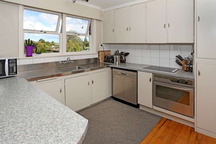 25 Castaing Crescent Te Atatu South_7