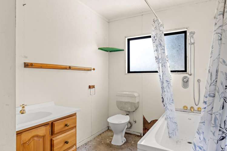 142 Main Road Makaraka_13