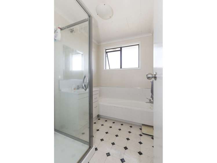 1a/150 Don Buck Road Massey_11