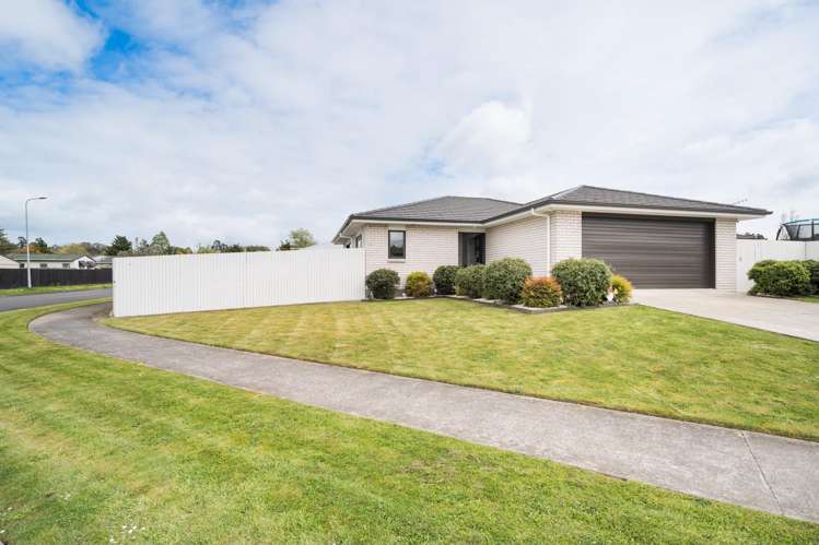 6 Wescombe Grove Feilding_23
