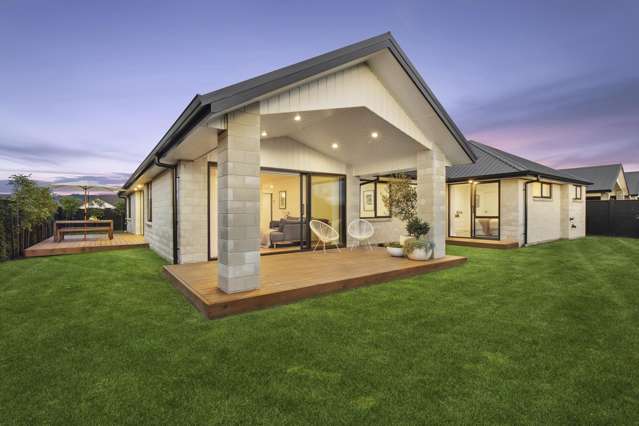 Simplify Your Life in this Stylish Easy-Care Home!