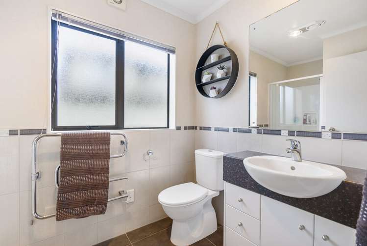 25 Stranraer Crescent Wattle Downs_12