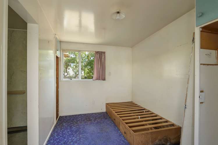 235 Breezes Road Aranui_11