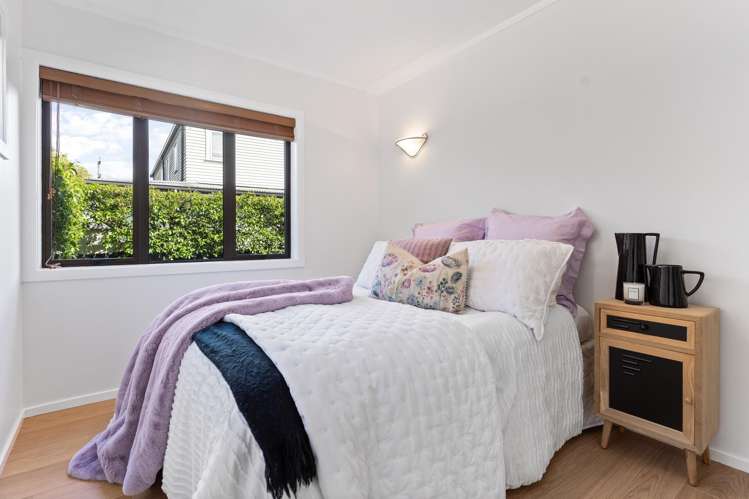 9a Folkestone Street Murrays Bay_17